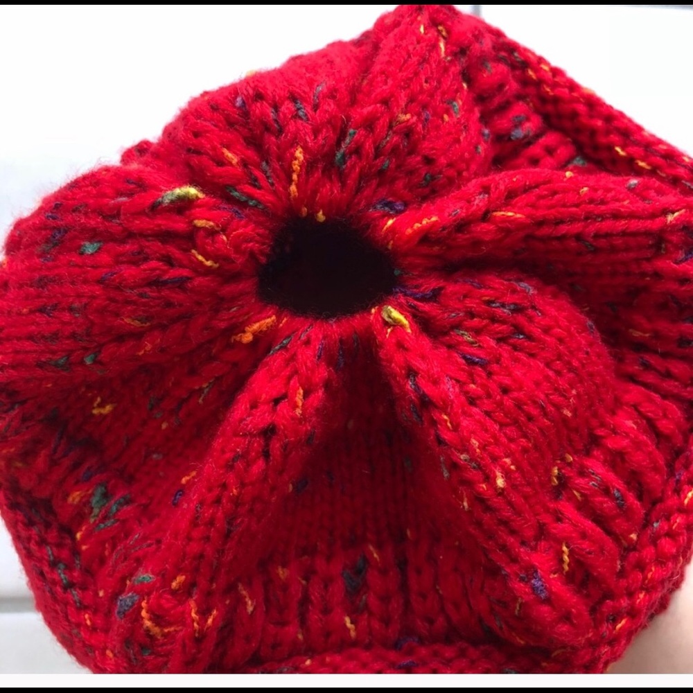 Messy Bun Beanie Hats in Red🍂🍁